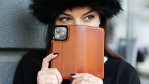 Köp plånboksfodral & mobilskal I äkta läder för Apple iPhone och Samsung Galaxy. Stort utbud i olika färger & utföranden| Bouletta